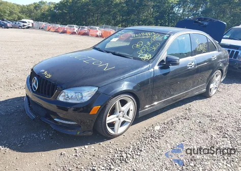 2011 Mercedes-Benz C 300 Luxury 4Matic/Sport 4Matic из США, поврежденный, VIN WDDGF8BB5BR175035